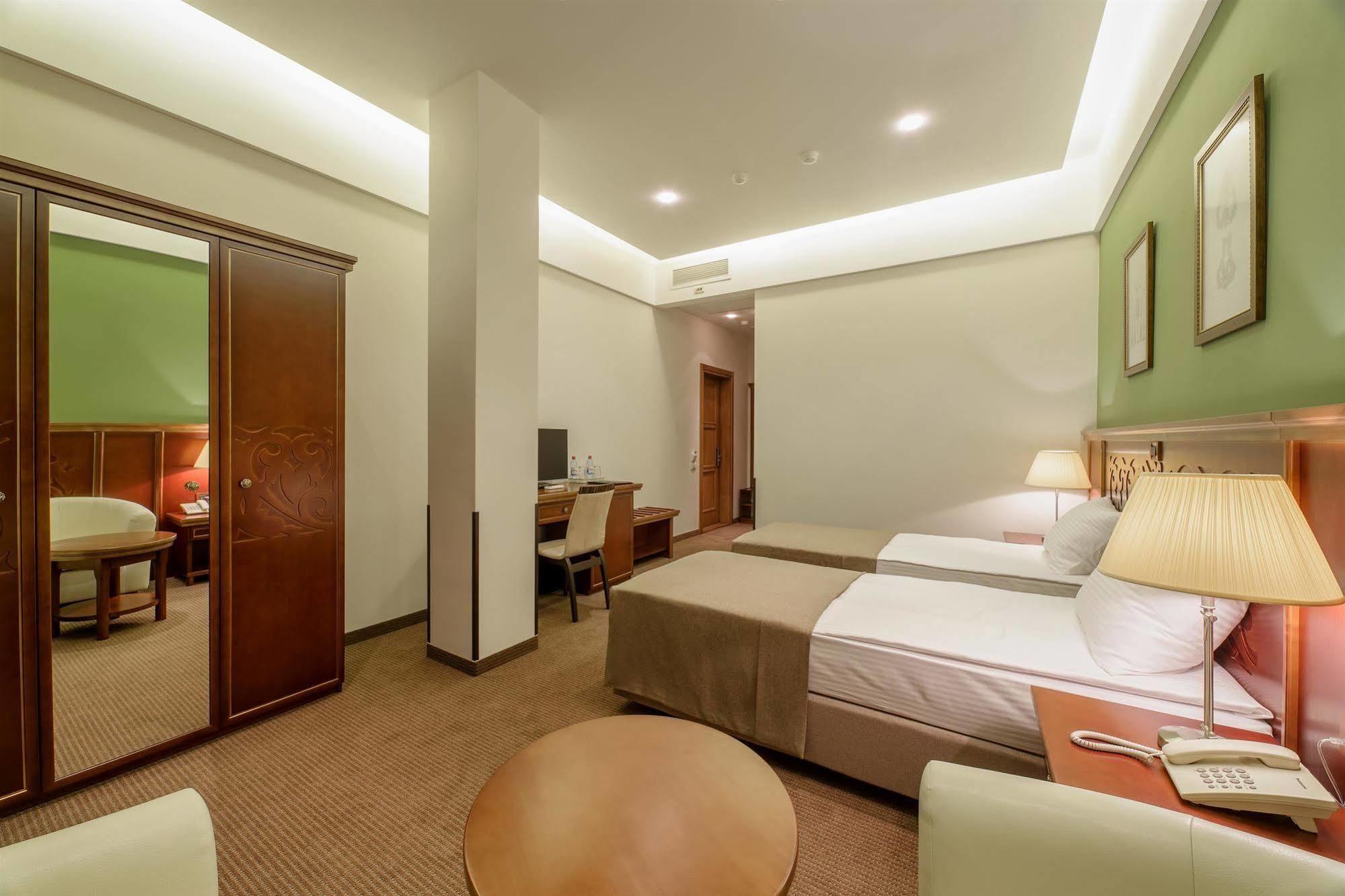 Alarus Luxe Hotel Oldenburg Bagian luar foto