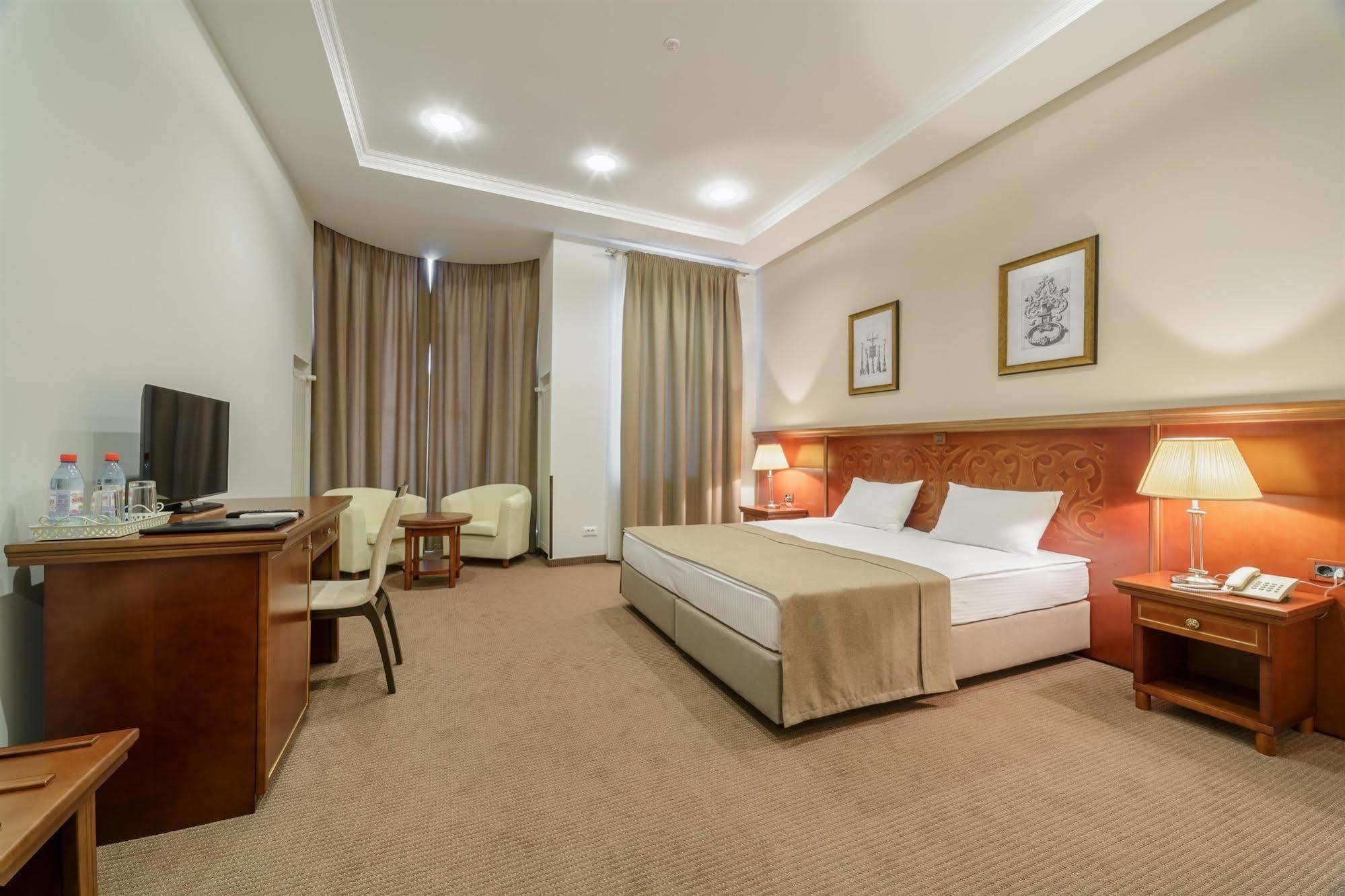 Alarus Luxe Hotel Oldenburg Bagian luar foto