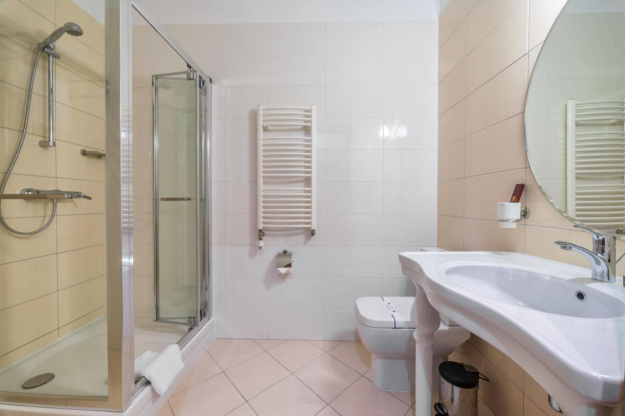 Alarus Luxe Hotel Oldenburg Bagian luar foto